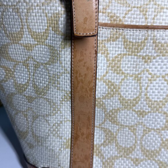 Chic Tan and Cream Geometric Pattern Tote Bag - Picture 6 of 14